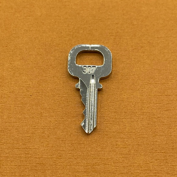 Louis Vuitton Silver Tone Cadena Key #307 For Speedy Alma Lock LV - Picture 10 of 10